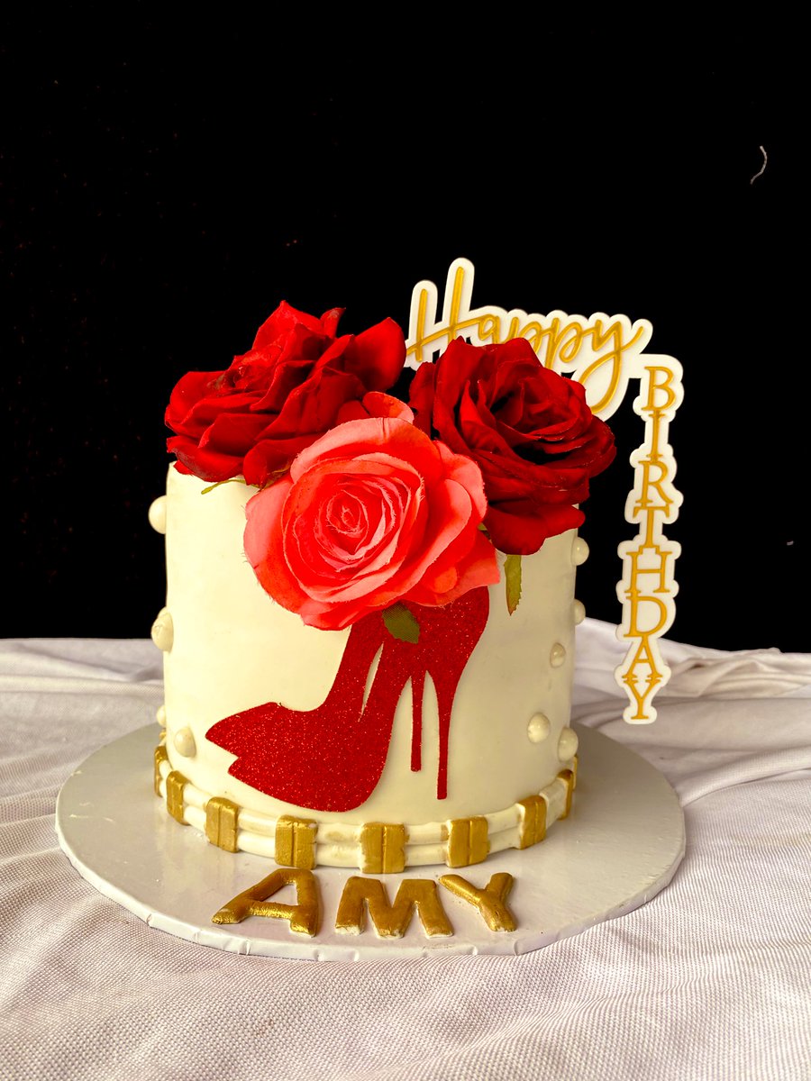 ubyicy's tweet photo. A beautiful wife deserves a beautiful cake. Let’s keep baking the world a Better Place. #ulickscake #Osimhen #cakesinuyo #fondantcake #streetbaker https://t.co/rfhrOK6I7v