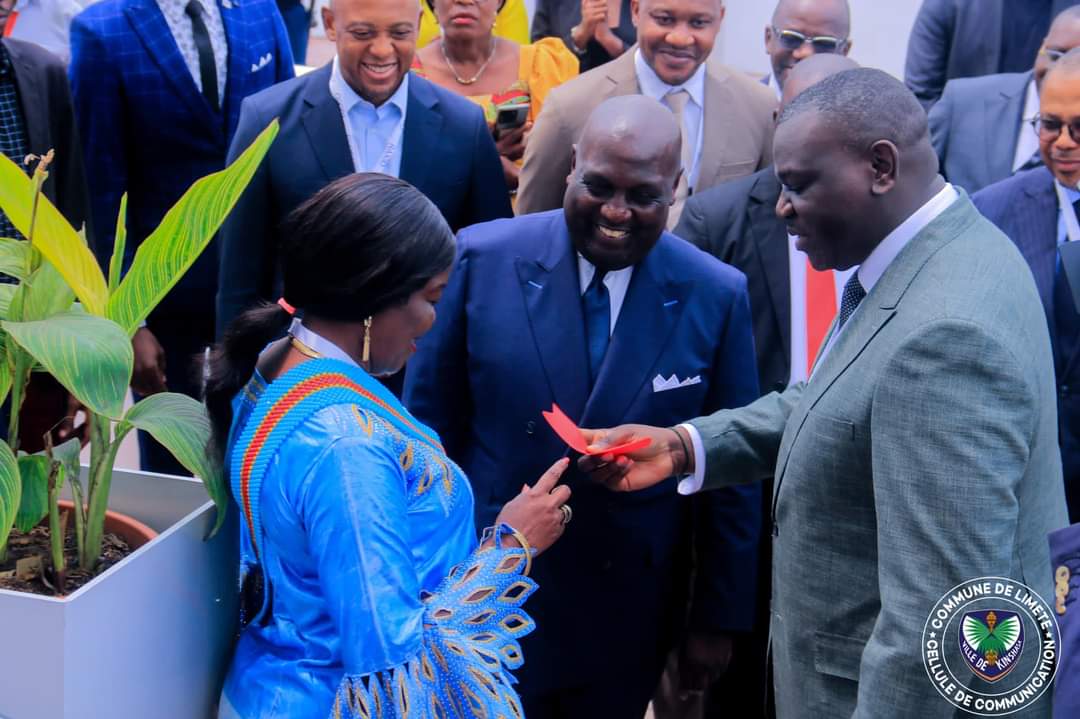 Nathalie Alamba (@alambanathalie) on Twitter photo J'ai assisté, ce Jeudi 22/08/2024 à la coupure du ruban symbolique inaugurant le début des activités du premier Centre des Données de Niveau 3 dénommé RAXIO DATA CENTER DRC installé dans la <a href="/Communedelimete/">Commune de LIMETE</a>, par le Ministre National des PT-NTIC, SEM Augustin Kibasa Maliba. J'ai assisté, ce Jeudi 22/08/2024 à la coupure du ruban symbolique inaugurant le début des activités du premier Centre des Données de Niveau 3 dénommé RAXIO DATA CENTER DRC installé dans la <a href="/Communedelimete/">Commune de LIMETE</a>, par le Ministre National des PT-NTIC, SEM Augustin Kibasa Maliba.