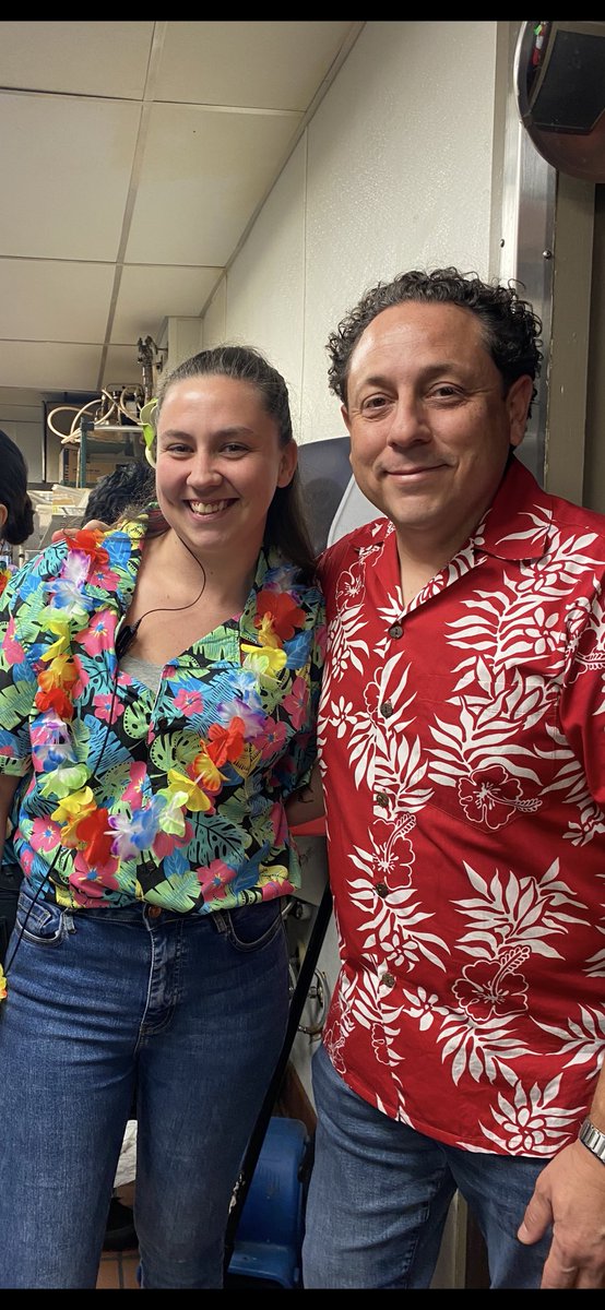 ChilisBrionna's tweet photo. Team Rancho Cordova decided to do spirit day and we did a Hawaiian day! The team had so much fun on a busy Friday Night! So blessed for my team🌶️☺️ #ilovechilis #cartercrew https://t.co/tn3CDtjxjp