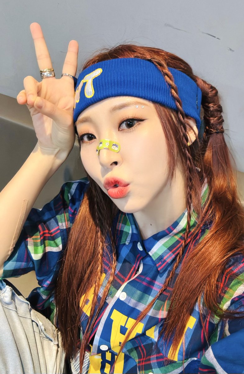 [#문별]

잠시 후 3시 15분 MBC ‘쇼! 음악중심’ 
해야 할 일 잠시 미뤄두고 별이의
신나는 무대 보러 같이 갈래?🎒🗣️

#마마무 #MoonByul
#Starlit_of_Twinkle #Is_This_Love
#내_친구의_친구_얘기인데