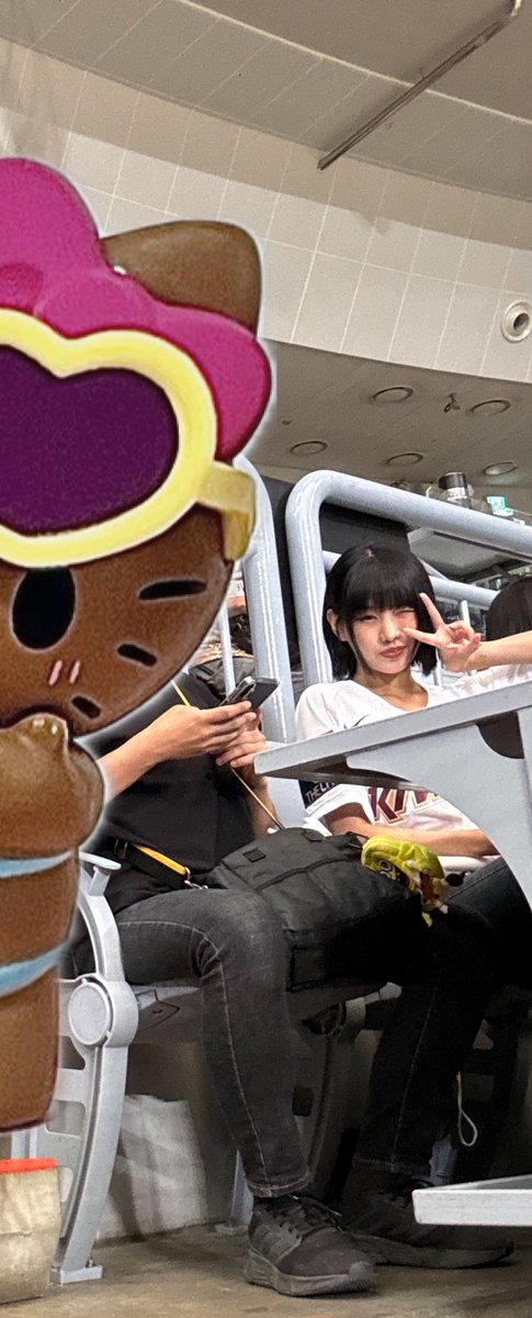 야구장에서셓카찍는데
고양이가난입한썰푼다