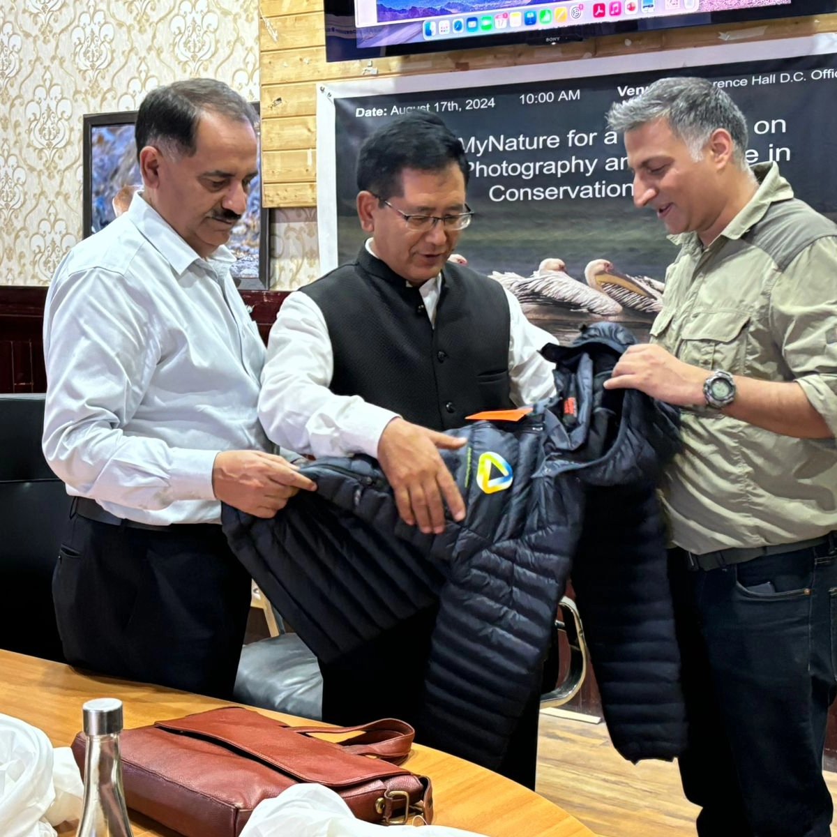 NatNeighbour's tweet photo. Concluded a Workshop on "The role of Photography in Wildlife  Conservation" for @ladakh_wildlife 
We Donated Jackets to Wildlife Staff who work in the Hostile Weather of TRANS-HIMALYAN Region of Ladakh Can handle -15 Celsius
#Ladakh
#PicMyNature 
#wildlife 
#wildlifephotography https://t.co/i7cRi5r5GL