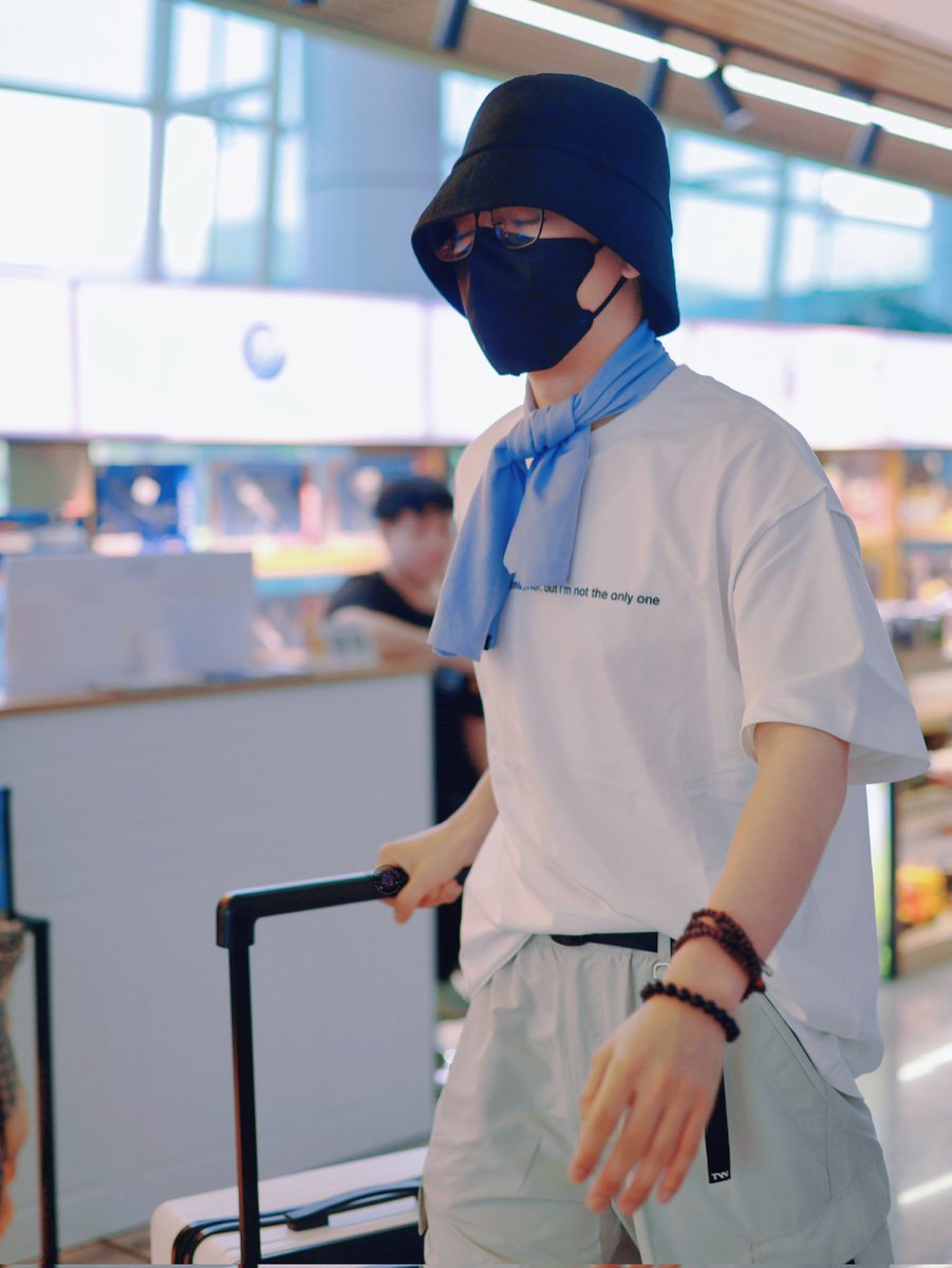 LiuyuhanF's tweet photo. 2024.08.24
YIW🛫PEK

✨พักผ่อนเยอะๆนะครับ หายป่วยเร็วๆน๊า

**น้องเป็นหวัดและมีอาการไอเล็กน้อยค่ะ**

#หลิวอวี้หาน #刘昱晗 #LiuYuHan https://t.co/9OnwLTybCf