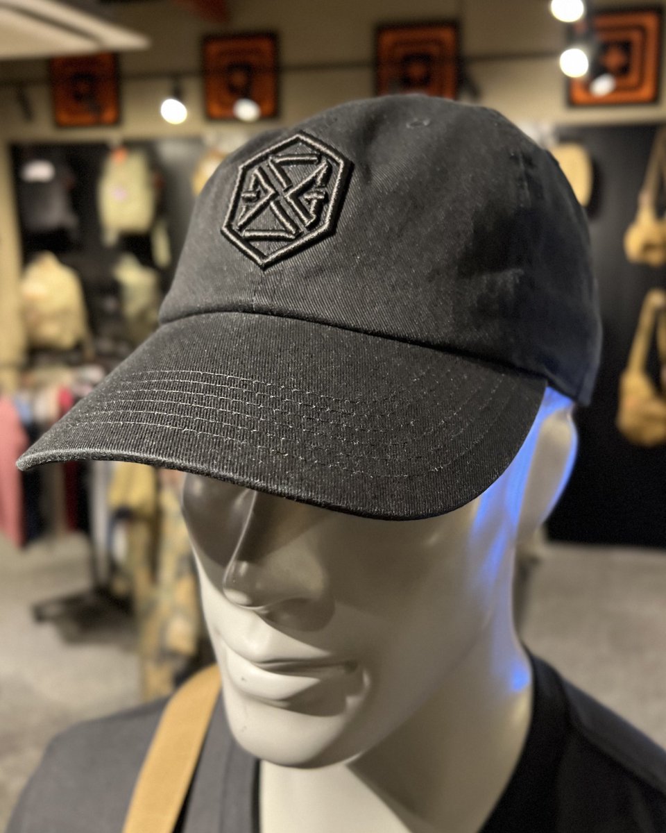 LAST_GEAR_japan's tweet photo. 周年祭を記念してLASTGEAR キャップも数量限定で販売致します。
BLACKのボディにBLACKの立体縫製を施した気品のあるデザインとなっております。
¥4,200-(税込)
#511TACTICAL
#LASTGEAR
#リライブシャツ
#ZINMAQUE
#ZINCHEE
#蔵出し品
#限定商品 https://t.co/zit8HtcxXp