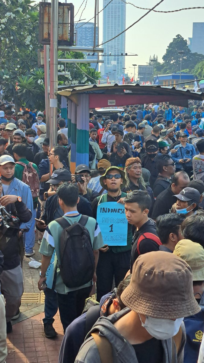 mutasowifin's tweet photo. Jangan biarkan satu negeri diperkosa oleh satu keluarga #Mulyono #RajaJawa #PeringatanDarurat  #KawalKeputusanMK #TolakPolitikDinasti #TolakPilkadaAkal2an https://t.co/wD1WxWVDtI