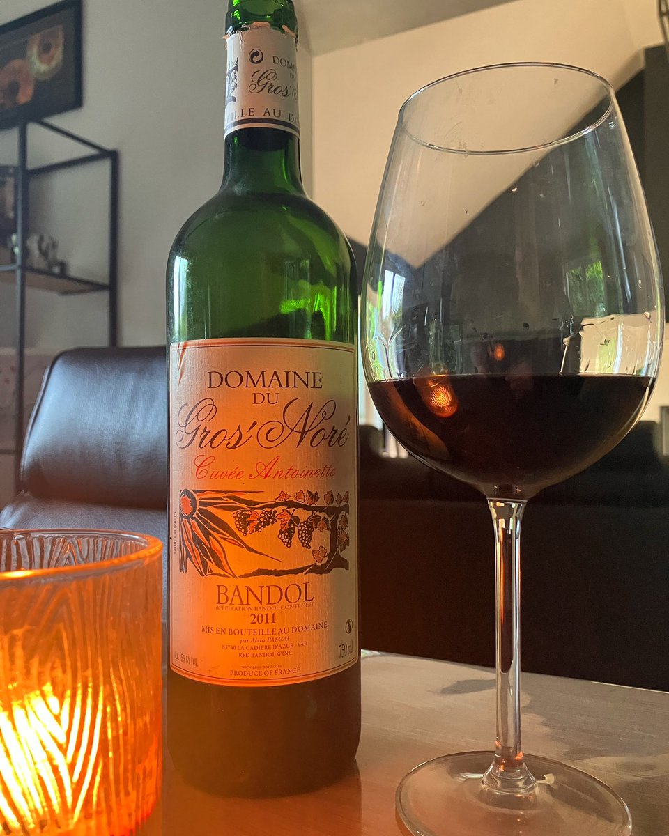 QuitouWines's tweet photo. Du grand art.
#bandol #grosnore #mourvedre #wineoftheday https://t.co/RTLM7EvoEh