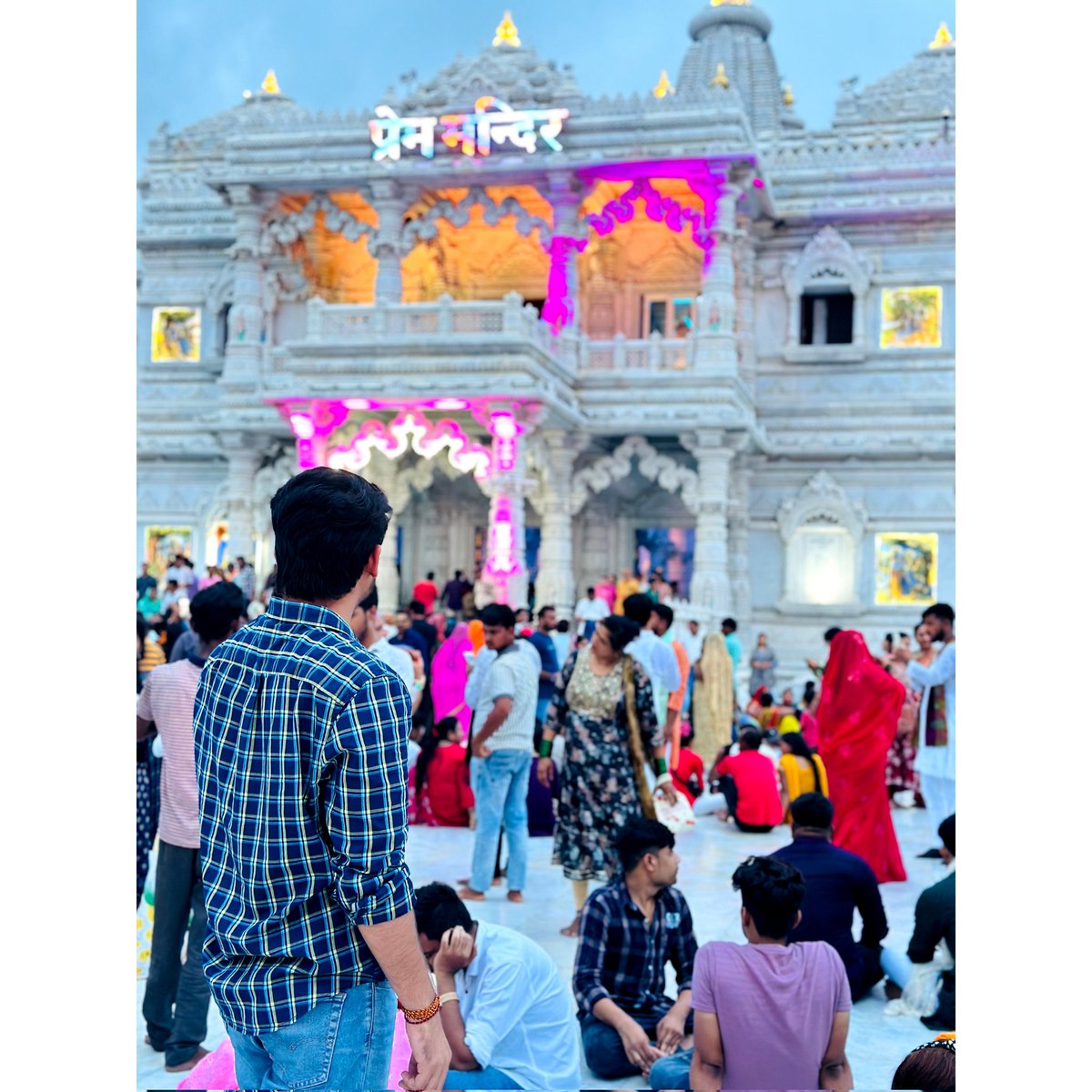 lalit7426's tweet photo. #premmandir
#varndavan 
@bhaktidham_ https://t.co/0OiJMk56sA