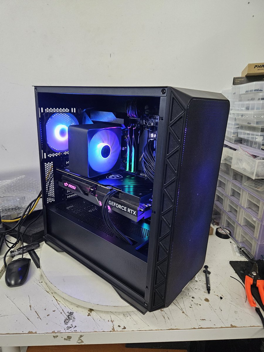 Hey Kitsuzens! Apologies for the lack of communication! We arr back again with our PC running better tham ever! Here's my new finished PC build assembled by yours truly!

#Vtuber #ENVtuber #computers
