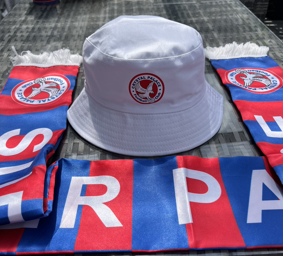 🚨Free Giveaway🚨
I’m going to give away this Palace Bucket hat and silk scarf if #cpfc beat West Ham today.
All you have to do is like and re post this post.
Winner picked at random after the game.
*must live in the uk 
Good luck ❤️💙