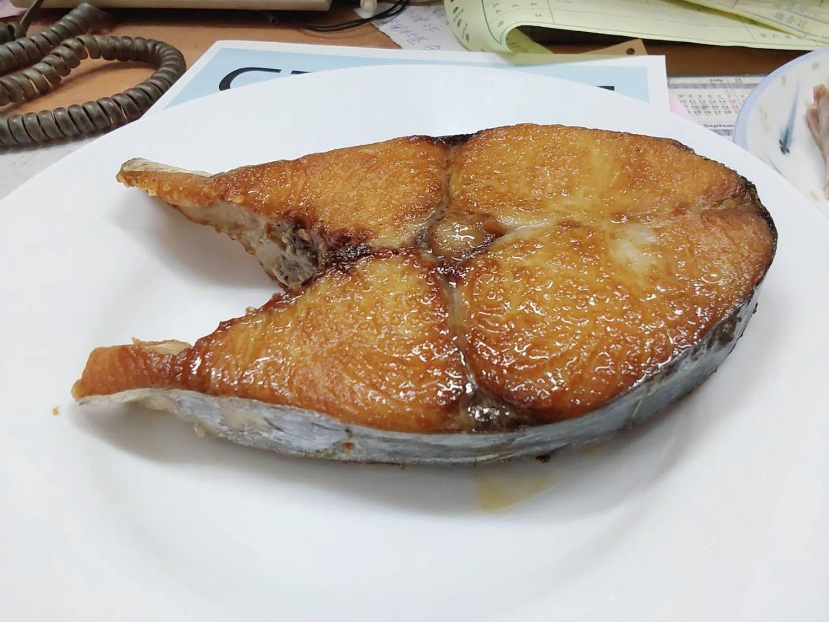 婆問：為什麼之前養貓
      小事情 簡單回答
公：我家的貓會翻跟斗 
不信妳來看看🐈🐈🐈🐈
我家的🐱 只吃鮑魚🍀