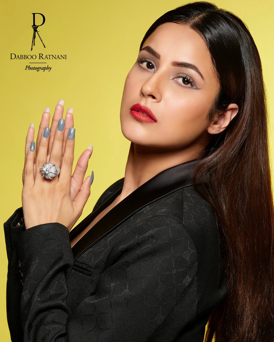 fairyy_naazz's tweet photo. The Name Of Grace And Dignity.🖤🔥

        #EvilEyesOffShehnaaz 

#ShehnaazGill @ishehnaaz_gill https://t.co/90gwceE0xJ