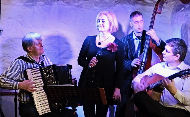 Today’s The Day! Whatever the weather, AFFINITEE play at 2pm at The Lord Nelson in #Topsham - French music to round off the ‘summer’! Plus a terrific BBQ from the Lord Nelson Pub and Kitchen team. Merci!