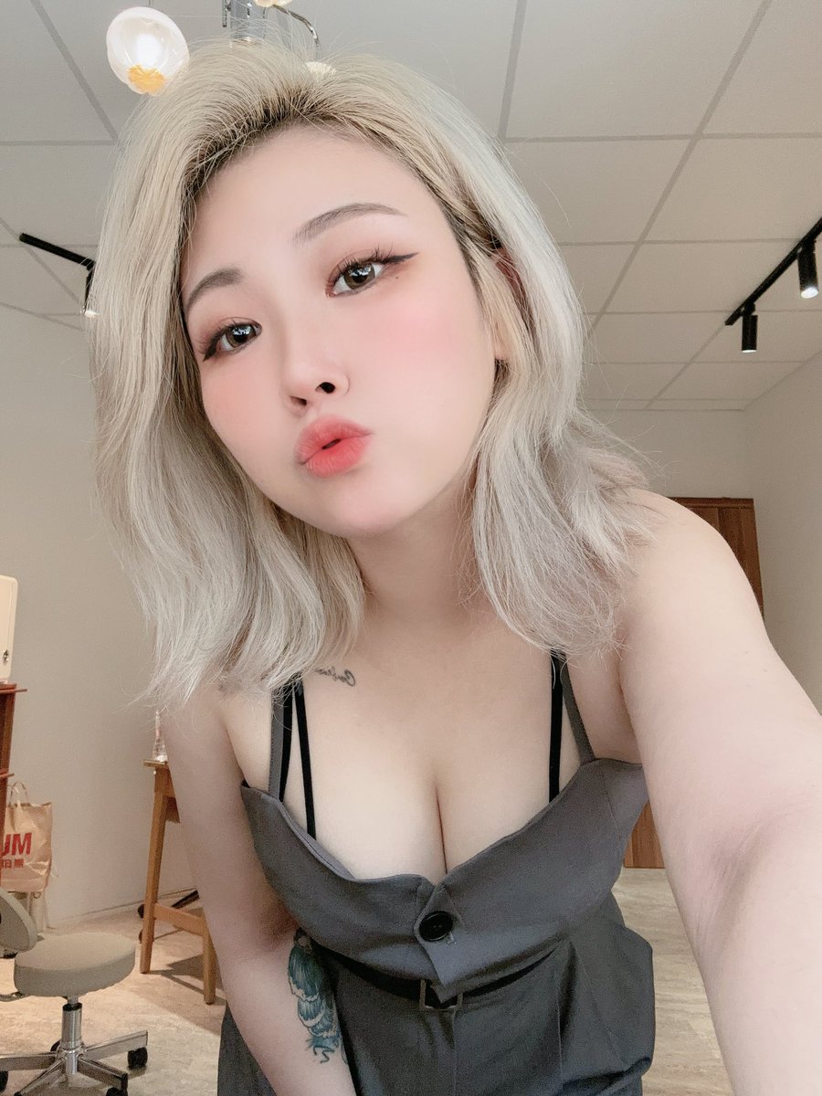 今天天氣好好欸☀️
適合出去玩玩
快揪我這個無局老妹😣