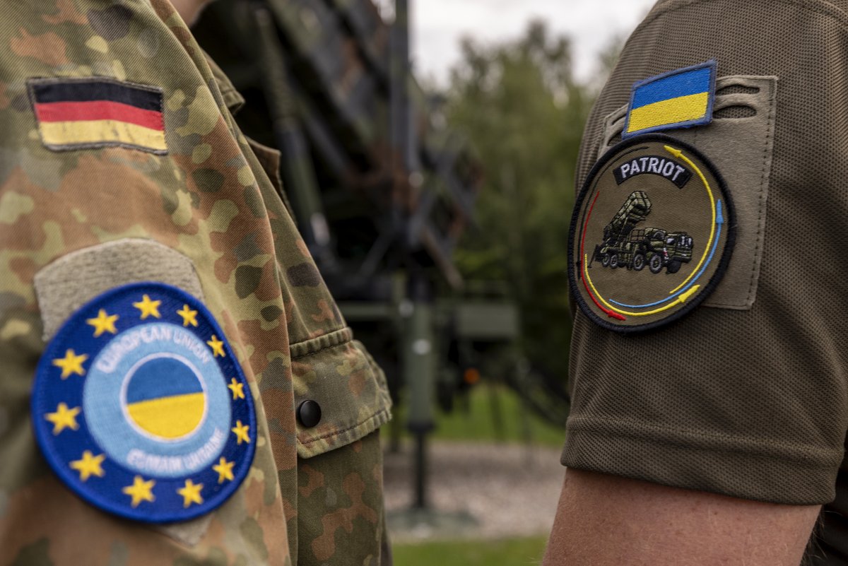 STC_EUMAM_UA's tweet photo. Today is the Independence Day of the 🇺🇦. Just a quick 🇺🇦-raising because the training on the Patriot and our support of 🇺🇦 continues today and every day until the aggression is stopped.
Slawa Ukrajini, Слава Україні!
#StandWithUkraine #IndependenceDay2024 #activedefence https://t.co/MsurfMXa2Q