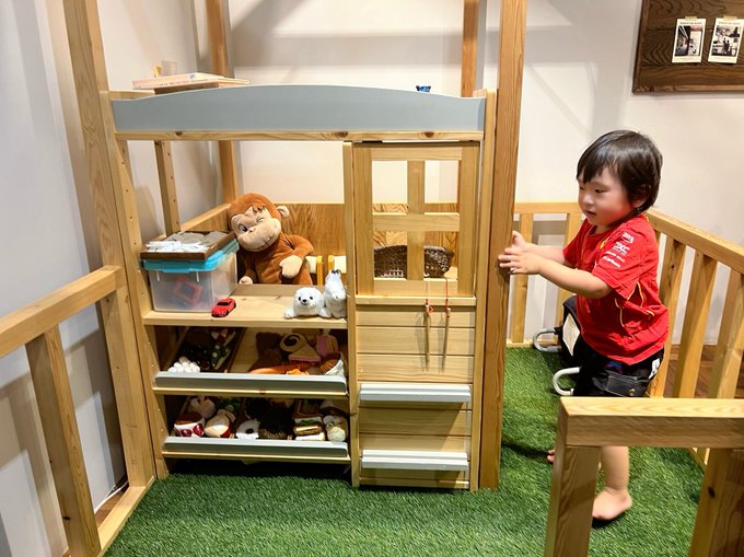 お昼は高円寺の『ハチカフェ』で具沢山サンドイッチ！キッズスペースがあるので湊も楽しそうに遊んでました👶✨子連れに優しいお店の存在、本当にありがたいです&hellip;&hellip;！！！！！！！🙏 https://t.co/n<a href="/tag/%E3%81%97%E3%82%8A%E3%82%82%E3%81%A3%E3%81%A1"class="tags"><span>#しりもっち</span></a><a href="/tag/sssrust"class="tags"><span>#sssrust</span></a>