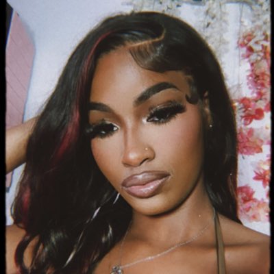 goldenlauraaa's tweet photo. #NewProfilePic https://t.co/xbS9rBMiYq