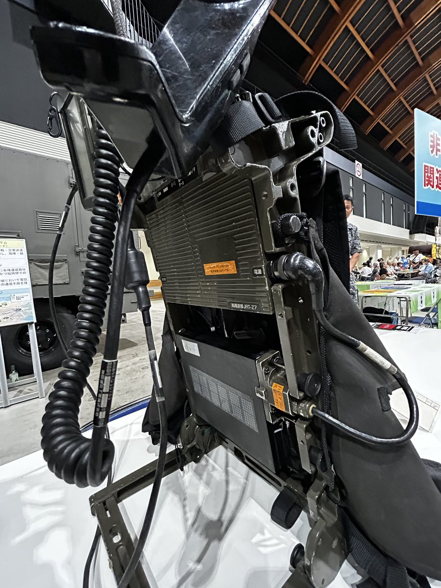 amaradio3's tweet photo. 軍用無線も小さくなったもんだ
よく見ると電源が入ってる https://t.co/sEAyzUkwbA