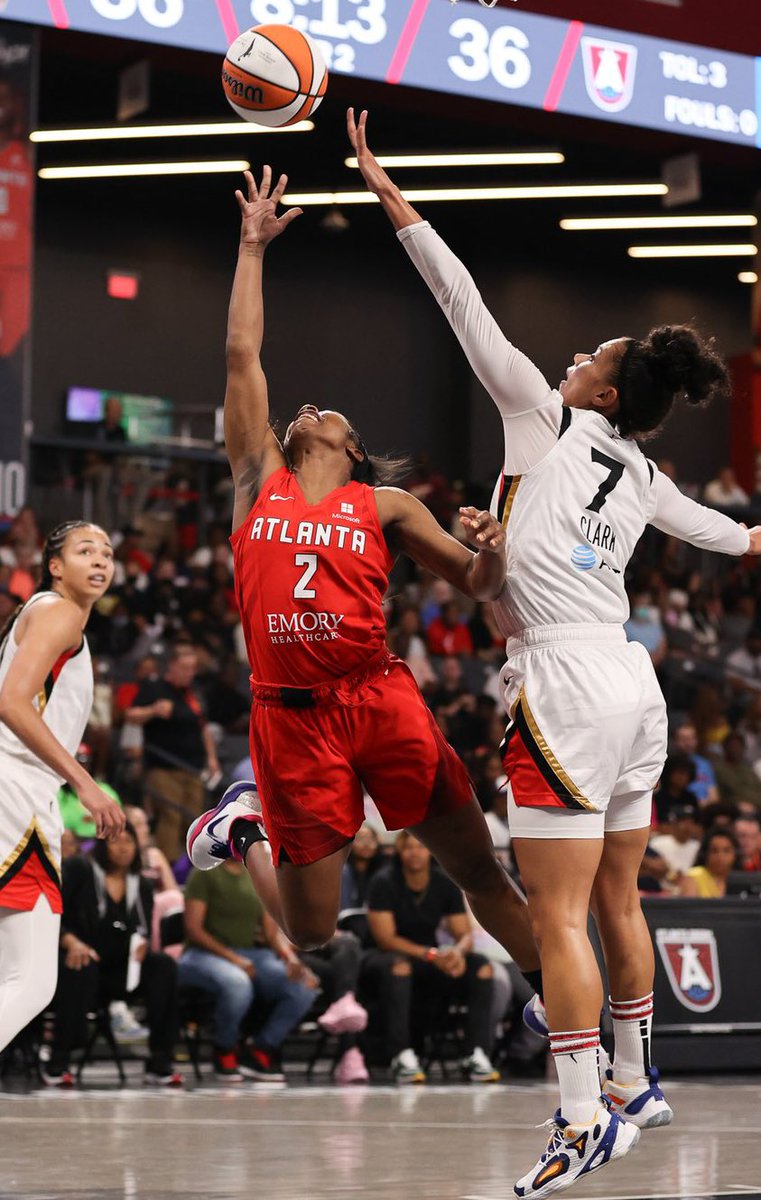 TNTeamPride's tweet photo. @Alysha_Clark grabbed her 1300th rebound on Friday night something only 79 players have ever done in the history of the league. AC moved in front of Betty Lennox on the rebound list. Lennox was 2000 ROY and 2004 Finals MVP. 
Stat cred @WBBTimeline 
Photog cred @savagehoops2112 https://t.co/coYRLMDnHf