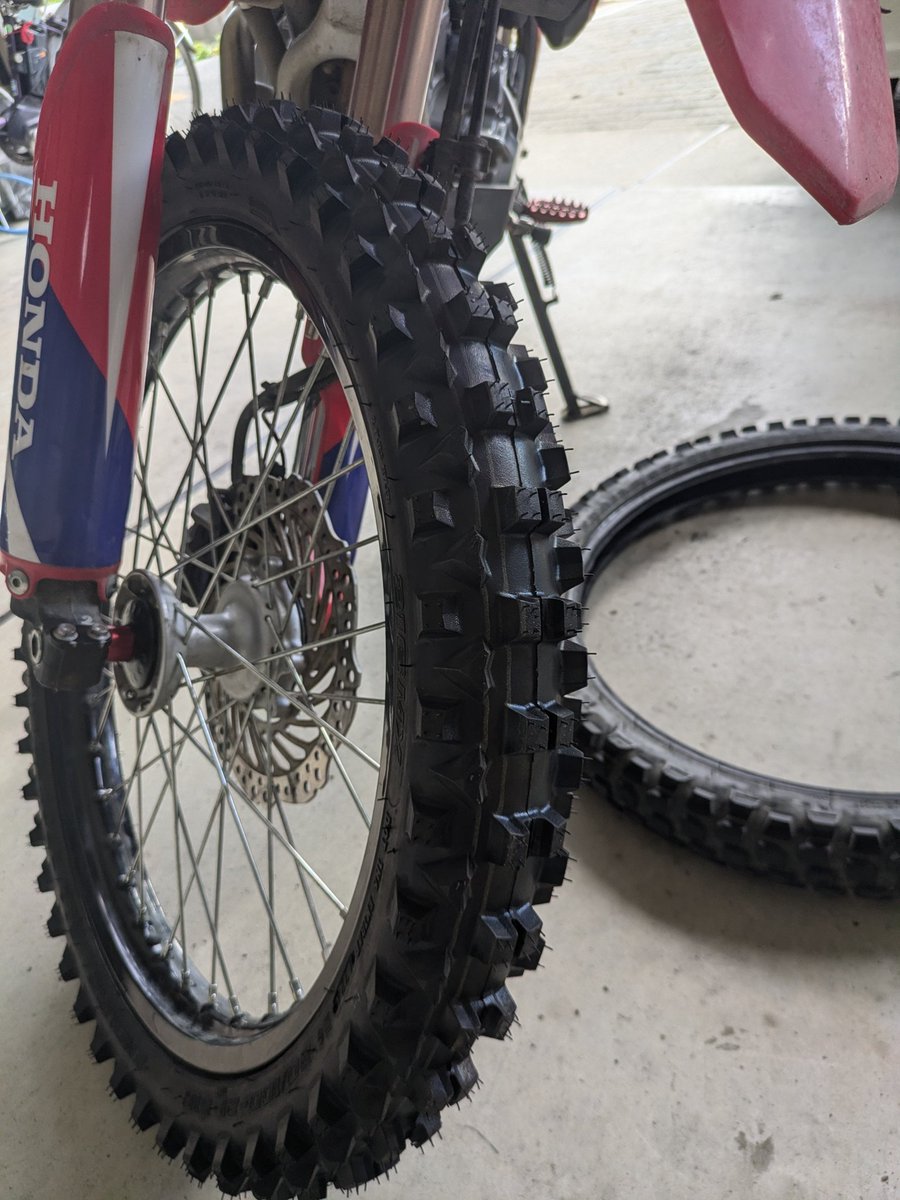 sasa69on's tweet photo. 見た目だけはw
#CRF250Ls #216mx #林道 https://t.co/EYeWOw2MaZ