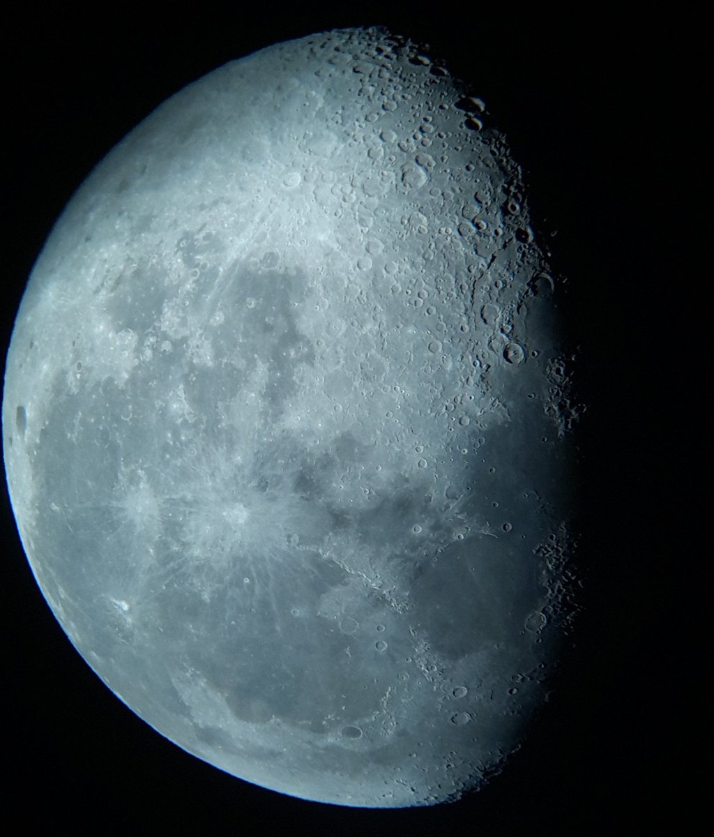 Josep_Trigo's tweet photo. TONIGHT MINERAL #MOON with some amazing features imaged using the #LX200 at #MontsenyObservatory, #Catalonia. 1) Overall view, 2) Region of giant #RupesAltai fracture with crater #Piccolomini,
3) Large Maria (#Serenitatis, Tranquillitatis, etc), and 4) #Appenninus & Caucasus Mons https://t.co/KYk9hAYYAV