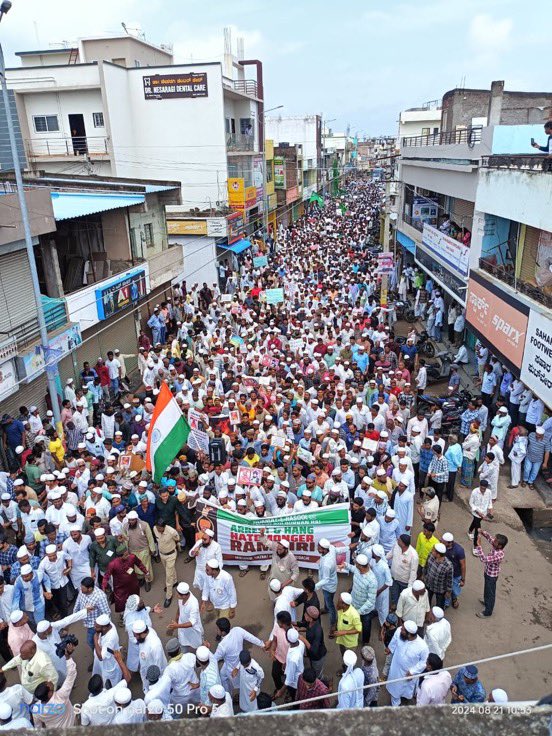 swati_gs's tweet photo. Extremely distressing 

Life of a young Pune University student, Aman Pardesi, is seriously under threat from Sar Tan Se Juda zombies after his support to Ramgiri Maharaj 

Ramgiri ji, as many would know, has the cowardly STSJ mobs across the country baying for his blood right now after he made a statement about Islam’s founder and a child bride. He said what Zakir Naik has said so many times 

Aman used social media to decry the threats faced by Ramgiri Ji. Yesterday, a group barged into his house in Malegaon and threatened him with death. His social media timeline is full of comments asking to behead him in a slaughterhouse 

It is duty of @CMOMaharashtra to protect the targets of STSJ mobs. Maharashtra has emerged as a key area of concern after murder of Umesh Kolhe over similar reason 

A member of our @sewanyaya team is physically present with Aman right now