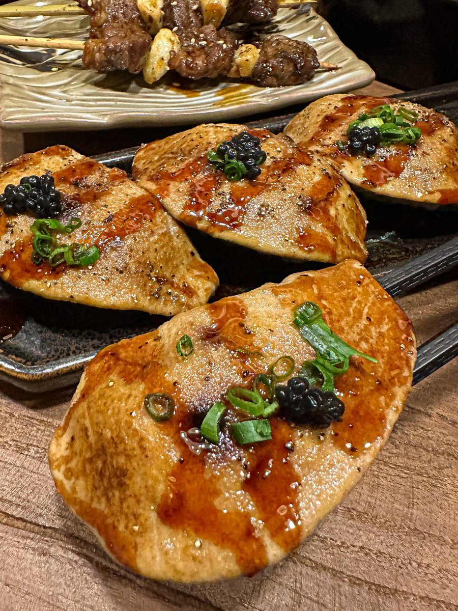 Have the simplest life and the farthest dream, even if tomorrow is freezing cold, the mountains are high, the waters are far, and the road is long and the horse is dead.