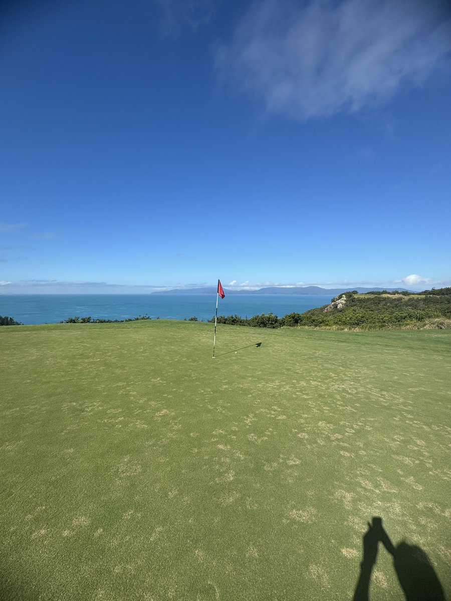 cape212's tweet photo. オーストラリアでゴルフ⛳️
島全体がゴルフ場🏝️

#ゴルフ　#golf https://t.co/uArcuF6W9u
