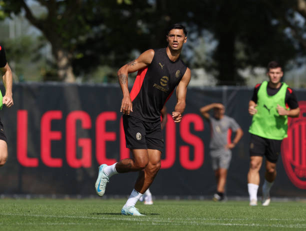 MilanPosts's tweet image. 📰 @Gazzetta_it: Reijnders is ready to inspire and drive Milan forward. The midfield just got a major upgrade! 🔥🔴⚫️ #ACMilan #MidfieldMaestro