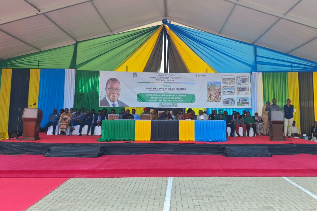 On August 20, the Construction of Post Harvest Centre of Excellence For Grains At Strategic Market Centre, built by CRJE, was completed. 👏Tanzania's Vice President, Minister of Agriculture  and the Mayor of Dodoma attended the ceremony.