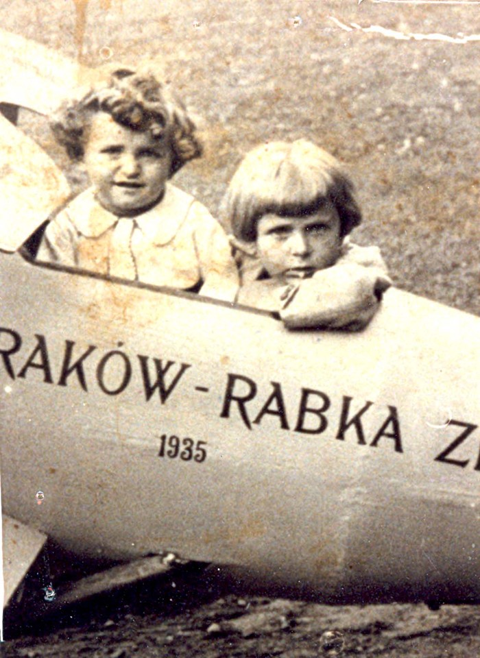 24 August 1933 | A Polish Jewish boy, Baruch Braunfeld, was born in Jordanów.

He was deported to #Auschwitz from Bochnia ghetto and murdered in a gas chamber on 31 August 1943 with his sister Mila.