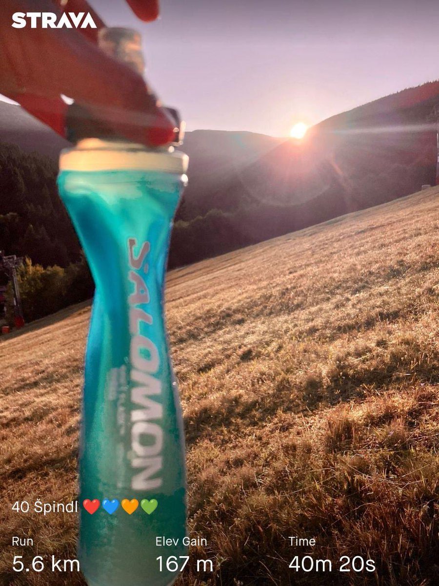 Lucias2106's tweet photo. Zase zpátky v keckách na horách. Nádhera. Nikam nespěchám. Vyběhnout si na Hank na svítání. #svpetr #spindl #trailrunning https://t.co/aIlezQ5gEu