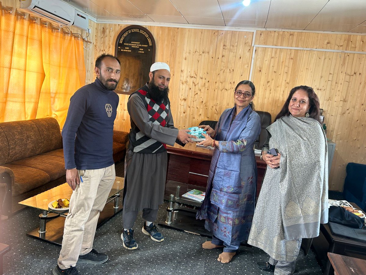 HumasUpliftment's tweet photo. @lg_ladakh
@LAHDC_Kgl @ZakirHussain078 
Humas Upliftment Organization and HVT Organised First STEM Education Camp.
Handed over Flodscope to Higher https://t.co/xKYwVgl9dI Bhimbhat 
Thanks to Dr.Anshu Harshal Two Asoka University Scholors https://t.co/mHLiMmdjFI