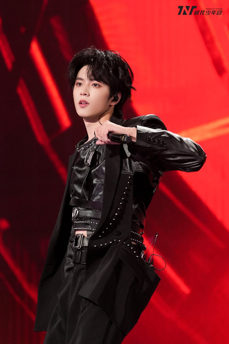 TNT_SDSN's tweet photo. With midsummer as our prelude, we grow in each other's light.
Melodies float through the air, andmemories glimmer like fireflies.
Today, let's meet again!
#时代少年团 #TeensinTimes https://t.co/r4P25HUXue