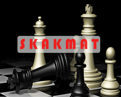 SKAKMAT

Ibarat pepatah, "spandai-pandainya tupai main catur, akhirnya skakmat juga". Begitulah nasib Raja Hitam saat ini.

Terkepung dari segala penjuru, bukan saja oleh musuh-musuhnya, bahkan juga oleh para sekutu.

Demi melihat "amuk massa" yang kian tak terbendung,