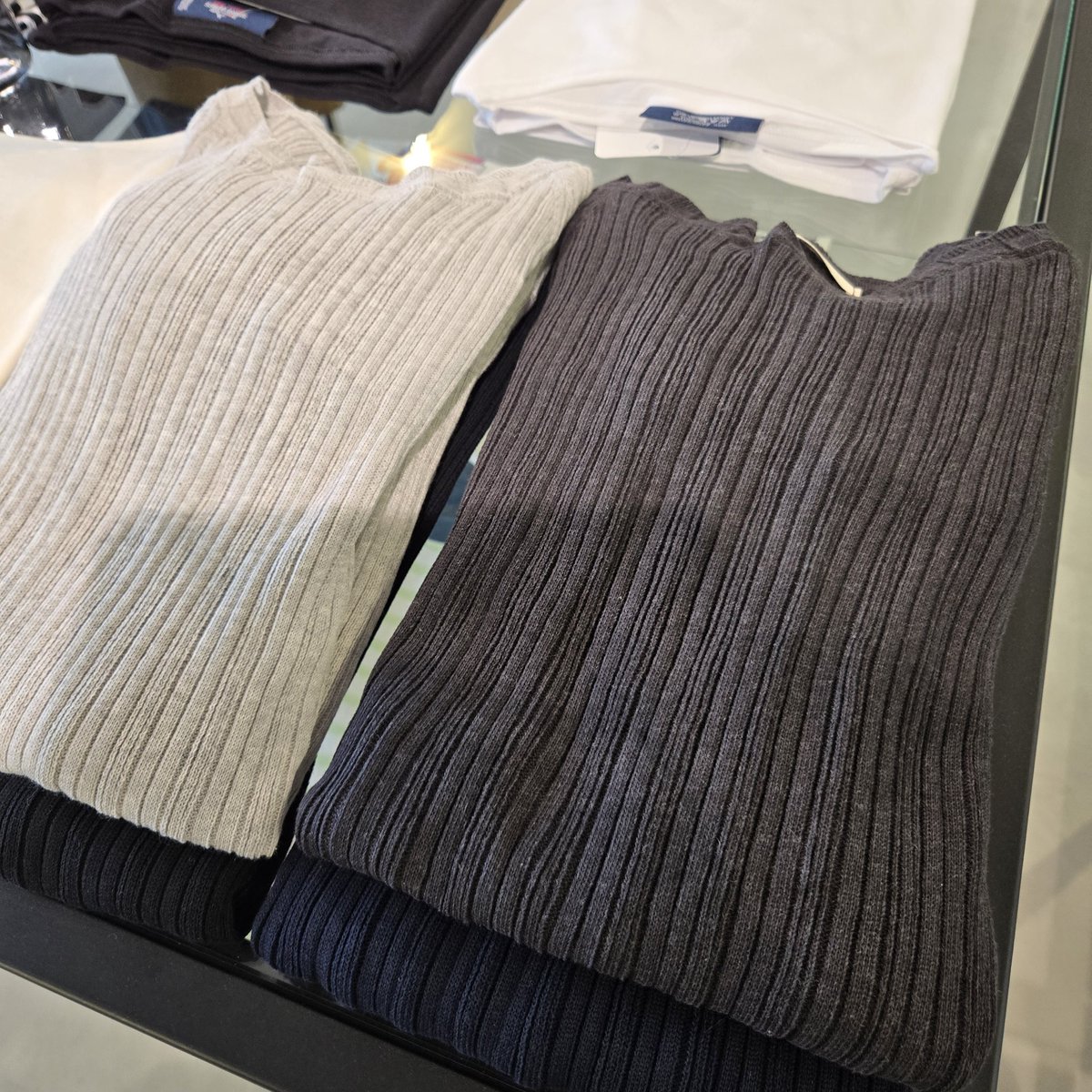 ナルの人気リブカットソー入荷