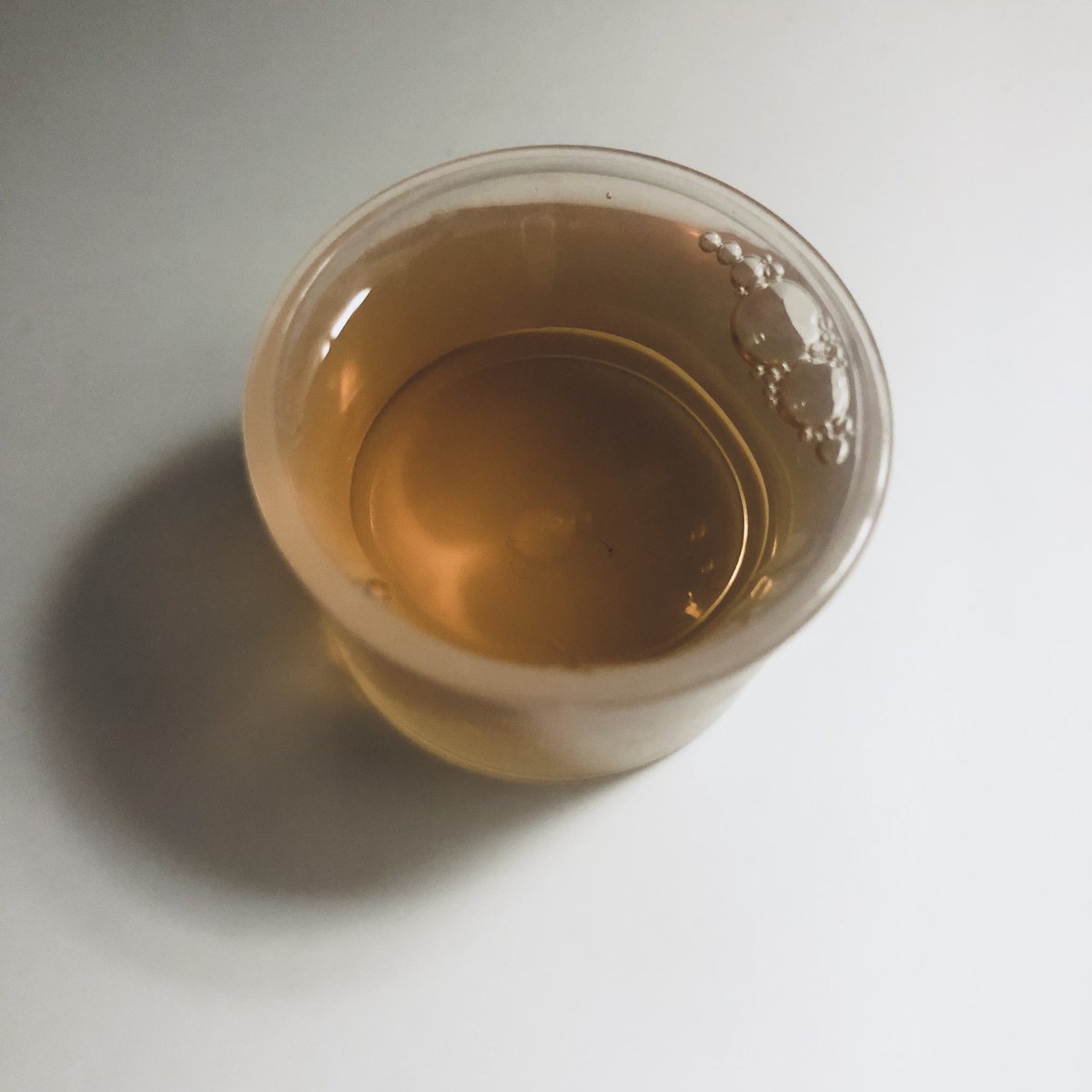 oteoteiotei2's tweet image. ブレスマイルウォッシュ
#使用レビュー #pr
たんぱく質汚れが目に見えて出てくるマウスウォッシュです。初めて使った時は茶色いカスがたくさん出てきて衝撃でした。
味は林檎系で清涼感は弱めです。
付属の小さな容器に移して使うのですがパウチタイプゆえに安定感がなくて溢れそうなのが惜しい😔