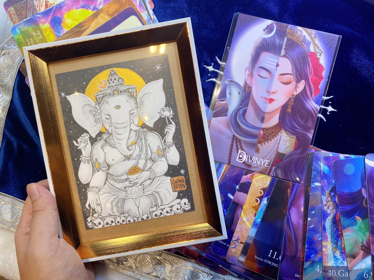 Divinye_'s tweet photo. พอเห็นรายละเอียดของภาพก็ไม่แปลกใจแล้วว่าทำไมได้รับ

Energy เดียวกันมาก ดีใจและขอบคุณพระพิฆเนศที่เลือกเรา และขอบคุณคุณต้อม @Satthasilpa ที่จัดกิจกรรม รวมถึงรังสรรค์ผลงานอันมหัศจรรย์นี้ขึ้นมา ห่อกระดาษมาหอมมาก ๆ สัมผัสได้ถึงความตั้งใจที่ดีเลยย

ขอให้สุขสมหวัง องค์มหาเทพอวยพรค่ะ🤍 https://t.co/Cm2UpUrtsc
