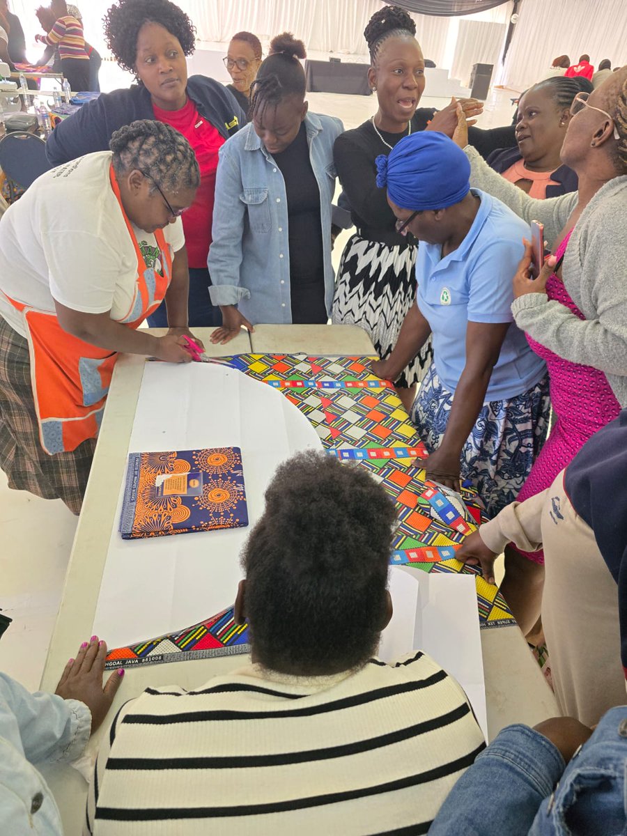 🌍 Empowerment in action! Did you know? A #Wonderbag can reduce cooking fuel consumption by 70%, reducing CO2 emissions, saving up to 5 trees a year! 🌳 We are proud of the 40 women from #Musina #Makhado #Limpopo who did the training. #ClimateAction #GenderJustTransition 💪✨