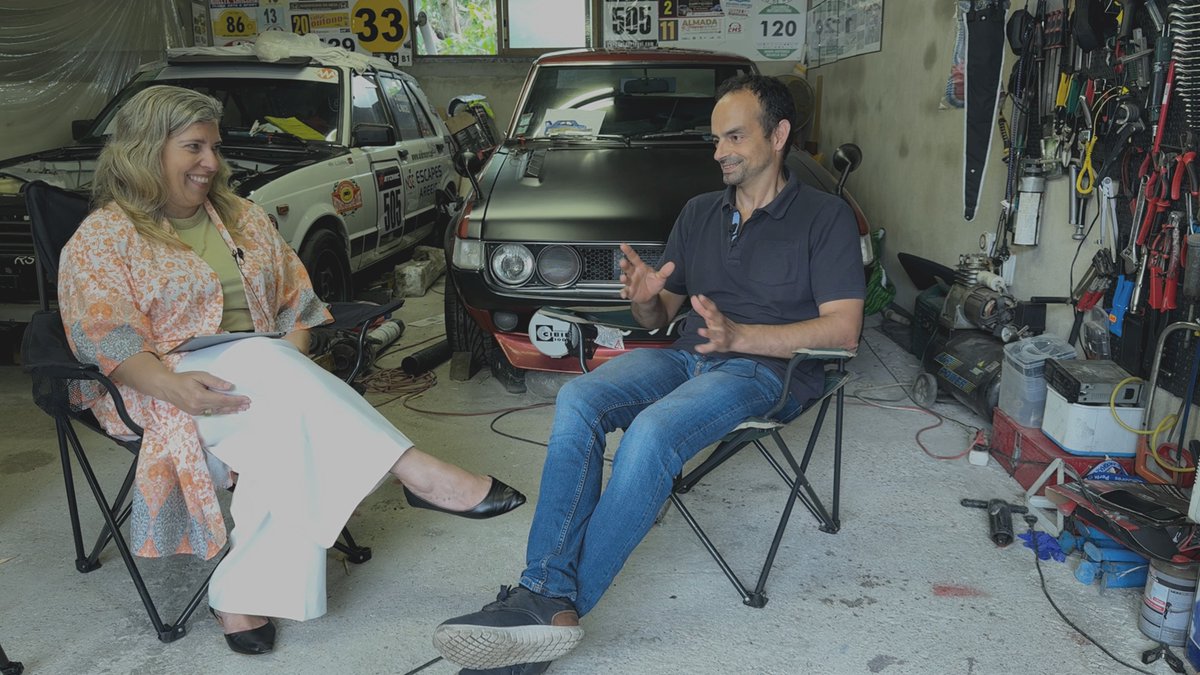 O Carlos Lourenço tem uma daquelas paixões bonitas pelos seus clássicos. Não tem carro "do dia-a-dia"; são estes, todos têm o "F" de família pelo meio e quando virem o Carlos dêem-lhe um abraço porque ele merece muito. Para ver no Clássicos Portugal: t.ly/Ckjmb