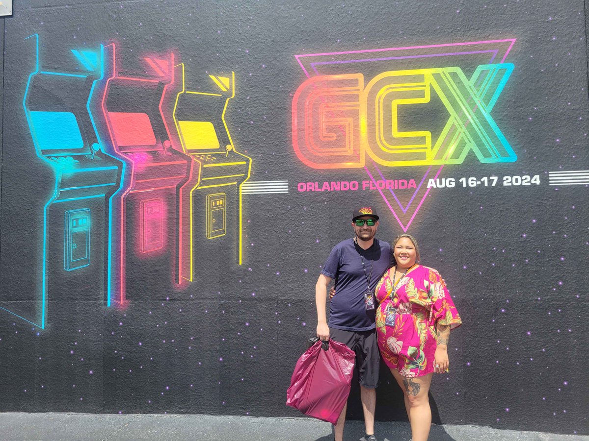 Lonibeth_'s tweet photo. GCX Photo Dump. I really need to get X on my phone. I missed so much! At least we got to meet @leopardstealth and @Lilspooon_  in the hotel lobby haha https://t.co/SHF92qOFk8