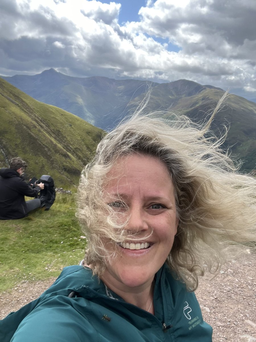 MalinKelly's tweet photo. Rather proud of this achievement!! 1345 meters up 🏔️ 🥾 #BenNevis #Hiking #Nature https://t.co/6npvSpnN8H