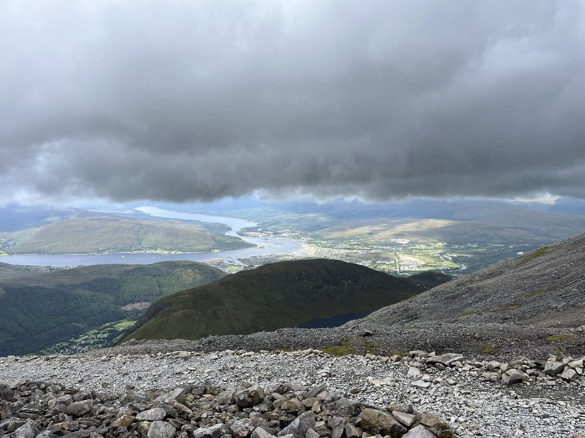 MalinKelly's tweet photo. Rather proud of this achievement!! 1345 meters up 🏔️ 🥾 #BenNevis #Hiking #Nature https://t.co/6npvSpnN8H