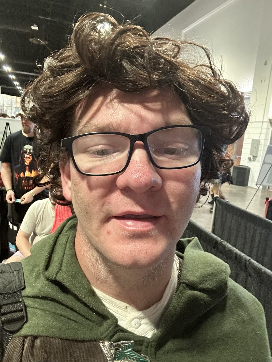 FJerry20's tweet photo. Had an awesome time at the @Tampa_Bay_CC (Tampa Bay Comic Con) yesterday 🙌 Got to meet one of my favorite actors @andyserkis the voice of Gollum and got my copy of The Hobbit and the Lord of The Rings Blu-ray autographed #lordoftherings #thehobbit https://t.co/X1xEf1VoVn
