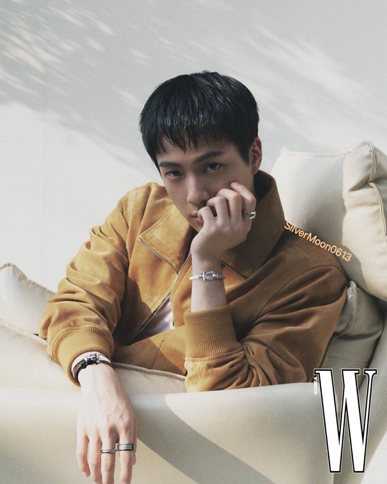 viraltakes's tweet image. Jin stuns for FRED Jewellery and W Korea.