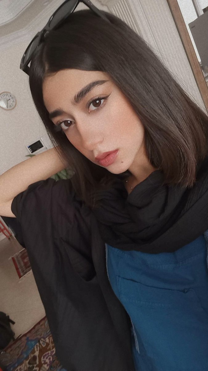 هِلیای خالی tweet media