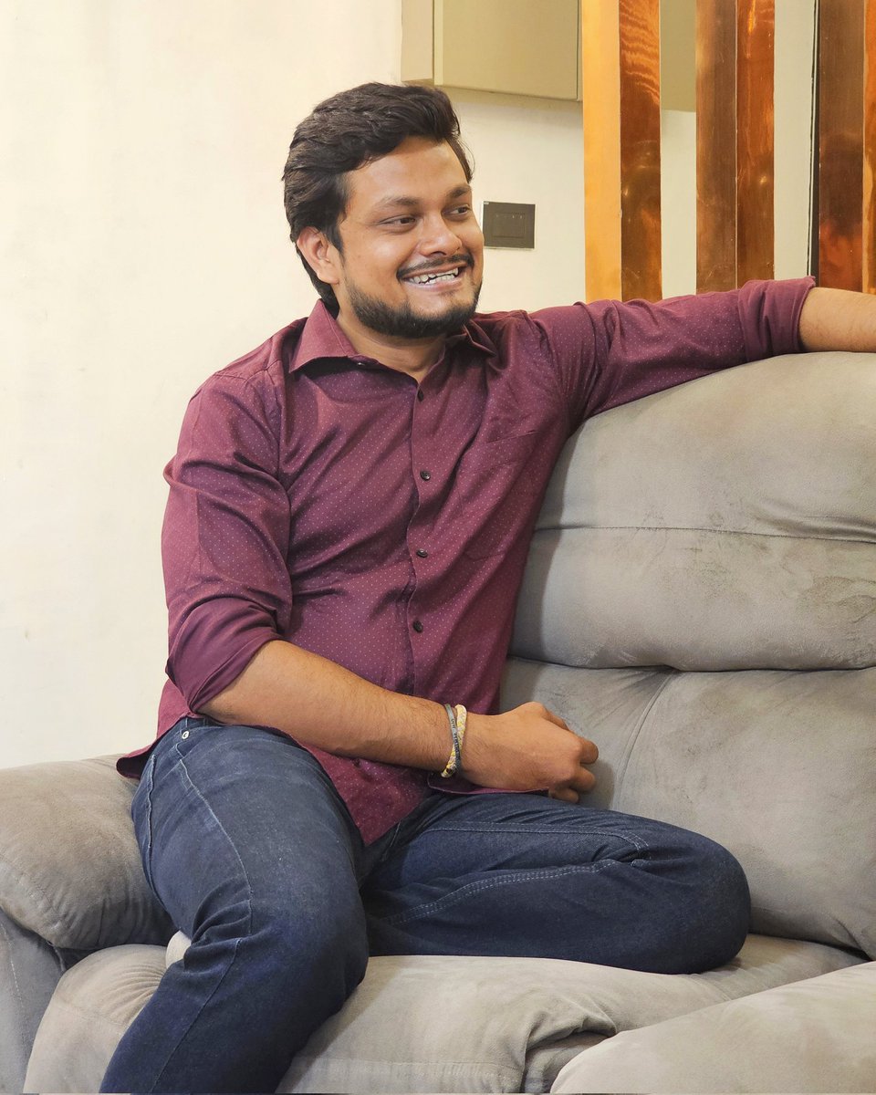 PrateekRajwada's tweet image. हैरत है कि हम लोग भी ठुकराए हुए हैं
हम जैसे तो सीने से लगाने के लिए थे
: जॉन एलिया

#kuwarsahab
#kuwarprateeksingh 
#hindishayri