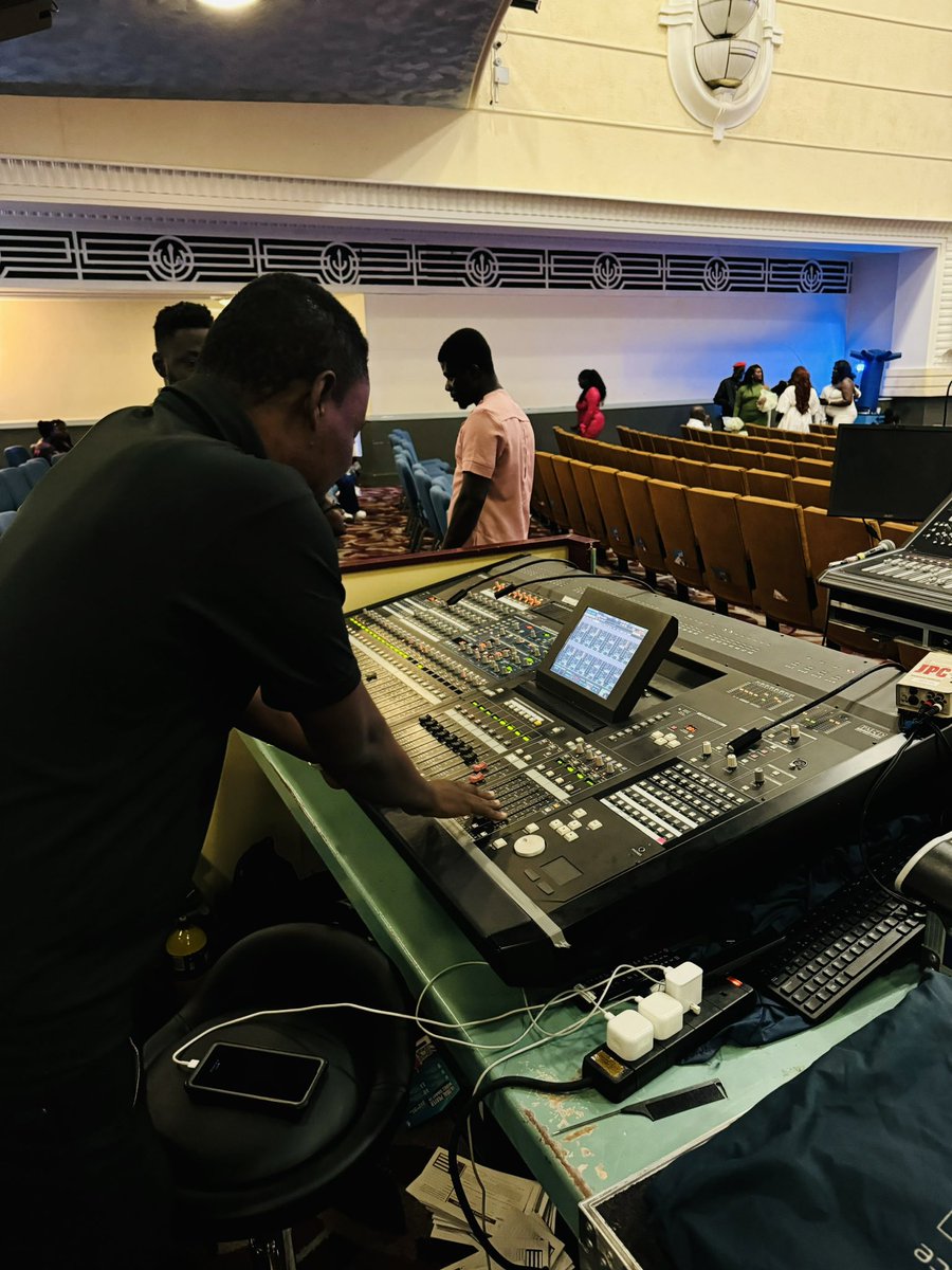 Gr8Johnson777's tweet photo. Kavod UK: Sound check https://t.co/6qmRijuoU0