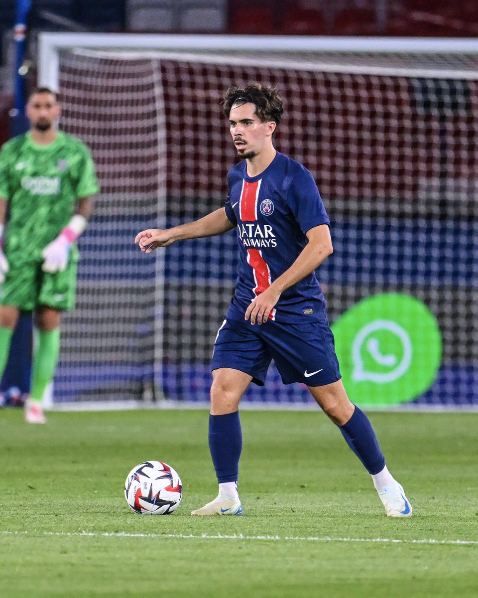 vitinha's tweet photo. Quel plaisir de voir jouer cette équipe 👌🏼
Allez Paris ❤️💙 https://t.co/6kj6XnOCt3