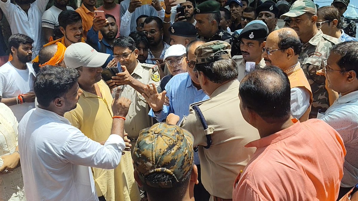 उत्तर बिहार प्रांत में अभाविप सुपौल एवं मधेपुरा विभाग के कार्यकर्ताओं द्वारा बीएन मंडल विश्वविद्यालय की सिंडिकेट बैठक के दौरान परीक्षा परिणाम में अनियमितता, महाविद्यालयों में व्याप्त भ्रष्टाचार, शैक्षणिक सत्र में विलंब एवं फीस बढ़ोतरी के विरोध में प्रदर्शन किया गया।