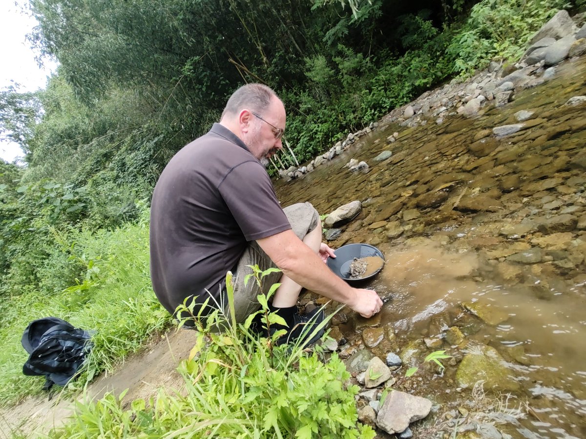 SedberghGold's tweet photo. Perfect day gold panning on Sado island, Japan with minimal equipment consisting of a Minelab trowel and a couple of 10" Estwing gold pans and a Caledonian snuffer bottle. https://t.co/1Wuyqp4t8D